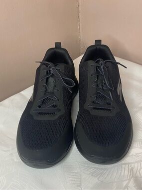 Skechers Men's All-Black Lightweight Athletic Sneakers/